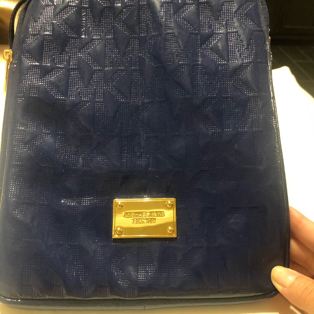 Michael Kors iPad case - Picture 3 of 8